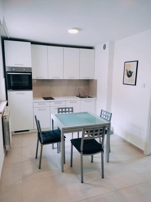 Appartamento Udoban Stan Sa Terasom U Mirnom Okruzenju Zagabria Esterno foto