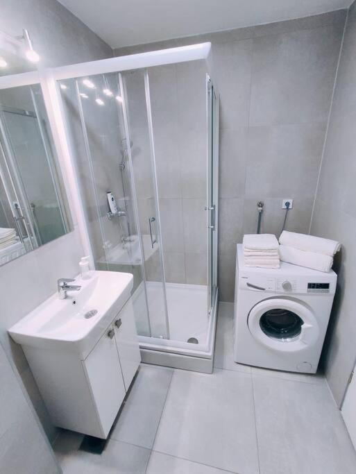 Appartamento Udoban Stan Sa Terasom U Mirnom Okruzenju Zagabria Esterno foto